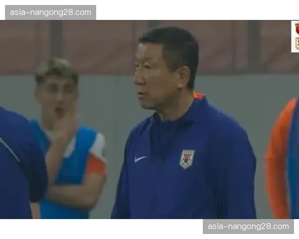对比乔迪与崔康熙的4-3-3体系在实际应用中的异同